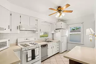 995 S Swain Ave, Elmhurst, IL 60126 - Photo 5