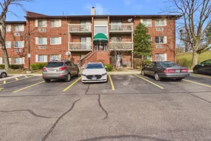 820 N Lakeside Dr, Vernon Hills, IL 60061 - Photo 1