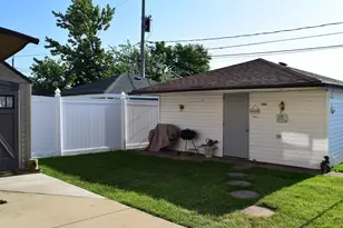 8220 S Mozart St, Chicago, IL 60652 - Photo 21