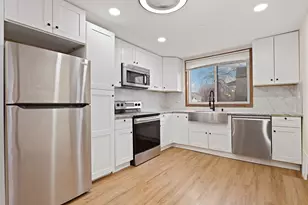 2821 W 102nd St, Evergreen Park, IL 60805 - Photo 5