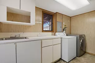 2821 W 102nd St, Evergreen Park, IL 60805 - Photo 13