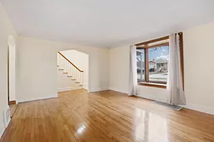 2821 W 102nd St, Evergreen Park, IL 60805 - Photo 3