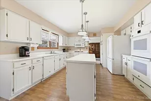 1107 Pember Cir, West Dundee, IL 60118 - Photo 7