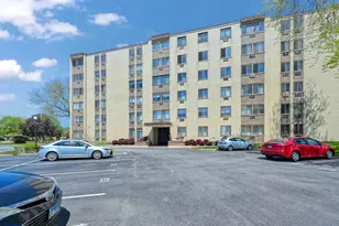 9725 S Karlov Ave, Oak Lawn, IL 60453 - Photo 1