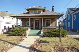 121 Monroe Ave, Elgin, IL 60123 - Photo 1