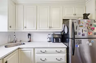 586 Fairway View Dr, Wheeling, IL 60090 - Photo 9