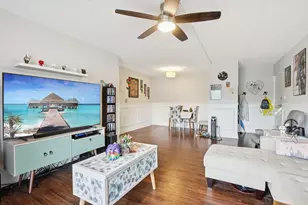 586 Fairway View Dr, Wheeling, IL 60090 - Photo 5