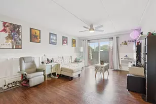 586 Fairway View Dr, Wheeling, IL 60090 - Photo 3