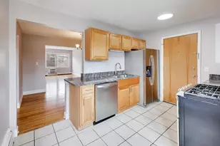 7123 N Damen Ave, Chicago, IL 60645 - Photo 9