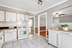 10264 Pelham St, Westchester, IL 60154 - Photo 11