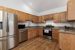 121 Commons Ct, Wheeling, IL 60090 - Photo 3