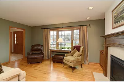 213 Arapahoe Trail, Carol Stream, IL 60188 - Photo 5