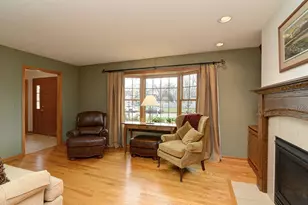 213 Arapahoe Trail, Carol Stream, IL 60188 - Photo 5