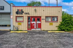 6712 N Crawford Ave, Lincolnwood, IL 60712 - Photo 1