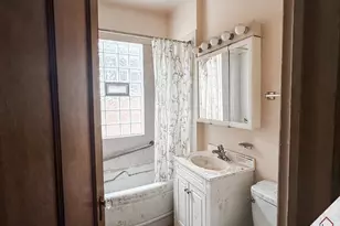 8640 S Bennett Ave, Chicago, IL 60617 - Photo 9