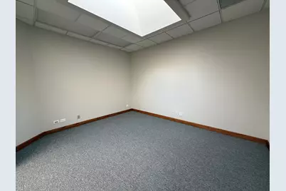 28085 N Ashley Circle, Libertyville, IL 60048 - Photo 7