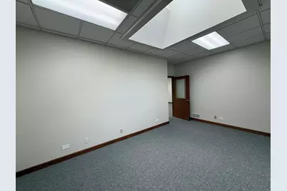 28085 N Ashley Circle, Libertyville, IL 60048 - Photo 13