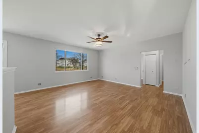 1053 Walker Court, Antioch, IL 60002 - Photo 9