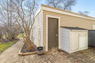 1086 Cascade Dr, Aurora, IL 60506 - Photo 3