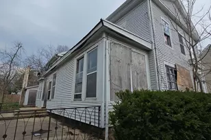 212 S Tryon St, Woodstock, IL 60098 - Photo 3