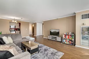 70 W Huron St, Chicago, IL 60654 - Photo 9