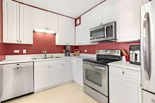 70 W Huron St, Chicago, IL 60654 - Photo 17