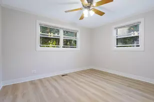 2008 Kirchoff Rd, Rolling Meadows, IL 60008 - Photo 9