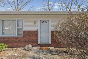 646 N Cove Ct, Decatur, IL 62521 - Photo 5