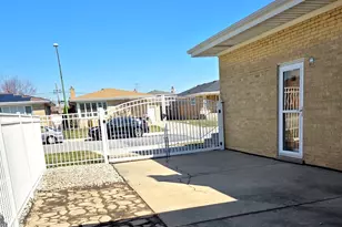 8517 W Carmen Ave, Chicago, IL 60656 - Photo 5