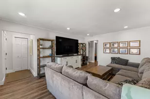 3819 W 83rd Pl, Chicago, IL 60652 - Photo 3