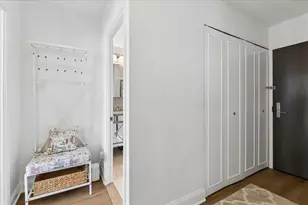 3930 N Pine Grove Ave, Chicago, IL 60613 - Photo 19