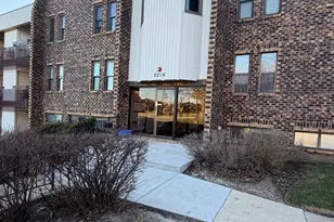 2216 Country Club Dr, Woodridge, IL 60517 - Photo 1