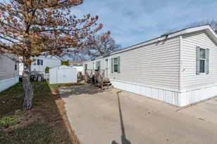 38569 N Sheridan Rd, Beach Park, IL 60099 - Photo 1