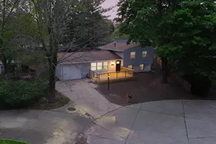 2303 Brookhaven Dr, Champaign, IL 61821 - Photo 3