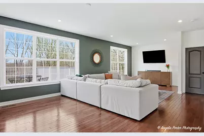 2275 Walnut Glen Boulevard, Island Lake, IL 60042 - Photo 11