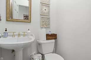 1337 W Barry Ave, Chicago, IL 60657 - Photo 27