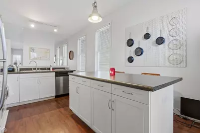 1337 W Barry Avenue, Chicago, IL 60657 - Photo 7