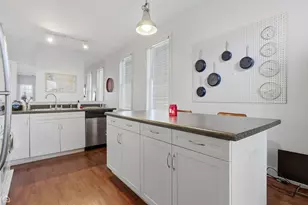 1337 W Barry Ave, Chicago, IL 60657 - Photo 7