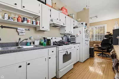 1337 W Barry Avenue, Chicago, IL 60657 - Photo 11