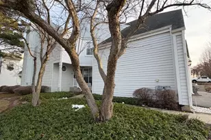 428 Country Ln Ct, Wauconda, IL 60084 - Photo 3