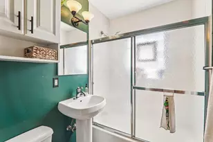 2104 Portsmouth Ave, Westchester, IL 60154 - Photo 9