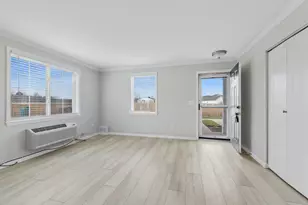 1009 Silverstone Dr, Carpentersville, IL 60110 - Photo 9