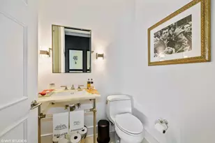 118 E Erie St, Chicago, IL 60611 - Photo 7