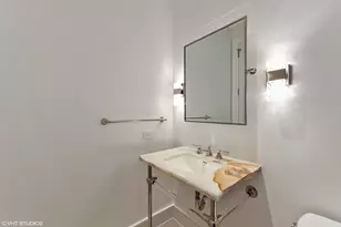 118 E Erie St, Chicago, IL 60611 - Photo 33