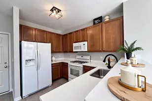 2266 Pembridge Dr, Lake in the Hills, IL 60156 - Photo 3