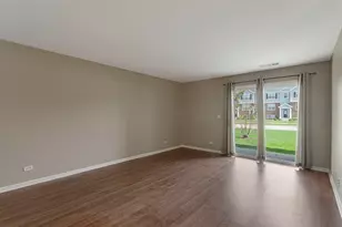 207 Norfolk Ct, Roselle, IL 60172 - Photo 7