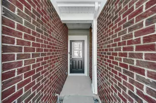 2260 Horseshoe Cir, Naperville, IL 60564 - Photo 3