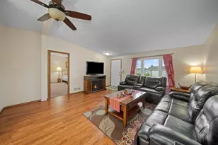 216 Meadowlark Ln, Sandwich, IL 60548 - Photo 5