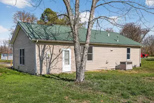 109 Illini Ct, Vienna, IL 62995 - Photo 5