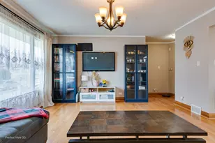 10817 S Oak Park Ave, Worth, IL 60482 - Photo 3